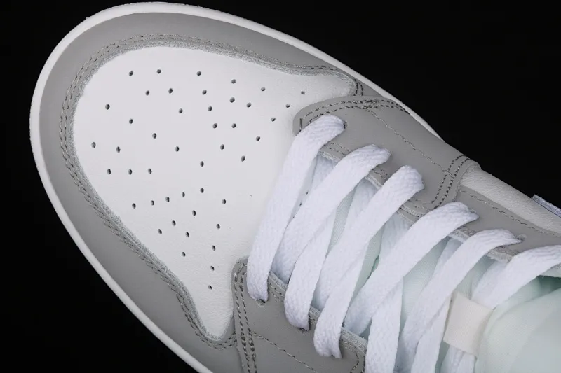 All categories Air Jordan Jordan series basketball shoes Air Jordan 1 Mid Air Jordan 1 Mid AJ1 Joe 1 Zhongbang white gray blue color BQ6472-105